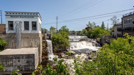 Téléchargez les photos : Production d'énergie hydroélectrique sur le fleuve Mississippi à Almonte, Ontario, Canada le 28 mai 2023 - en image libre de droit