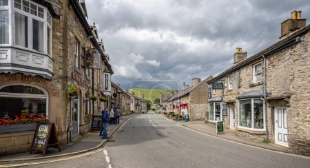 Foto de Vista desde Cross Street en Castleton, High Peak District, Derbyshire, Reino Unido en 25 Julio 2023 - Imagen libre de derechos