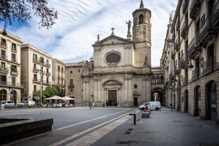 Téléchargez les photos : Basilique de la Merced à Plaza de la Merce, Barcelone, Espagne le 28 août 2023 - en image libre de droit