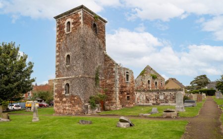 Téléchargez les photos : Ruines de St Andrew's Kirk Ports - ancienne église de North Berwick, East Lothian, Écosse, Royaume-Uni, le 28 septembre 2023 - en image libre de droit