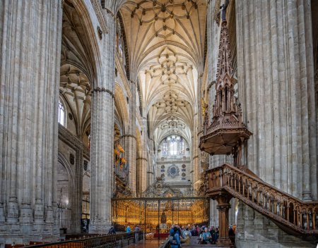 Foto de La nave principal de la Catedral de Nueva Salamanca en Salamanca, España el 16 de octubre de 2023 - Imagen libre de derechos
