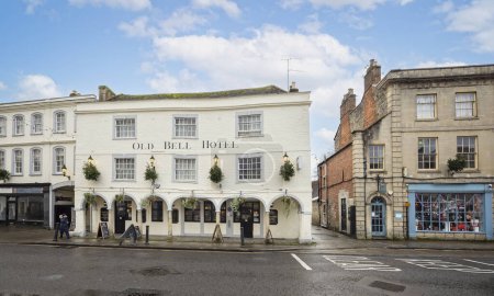 Téléchargez les photos : The Old Bell Hotel - 14th Century Coaching Inn - à Warminster, Wiltshire, Royaume-Uni le 27 novembre 2023 - en image libre de droit