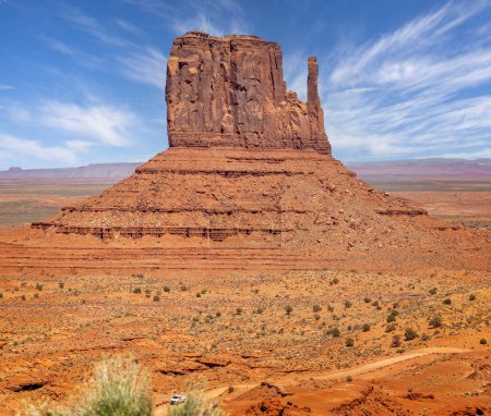 Nahaufnahme des westlichen Mitten Butte im Monument Valley, Arizona, USA am 21. April 2024
