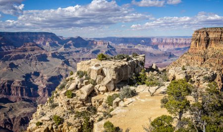 Dramatischer Blick auf den Grand Canyon vom Moran Point auf der Wüstenaussichtsfahrt am Südrand, Arizona, USA am 28. April 2024