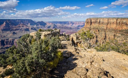 Dramatischer Blick auf den Grand Canyon vom Moran Point auf der Wüstenaussichtsfahrt am Südrand, Arizona, USA am 28. April 2024