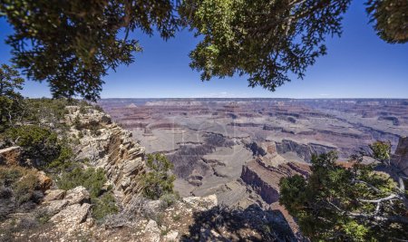 Gerahmte Ansicht des Grand Canyon vom Mohave Point am Südrand, Arizona, USA am 28. April 2024