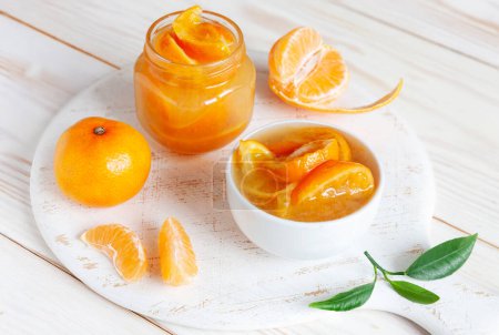 Téléchargez les photos : Photo gros plan de la marmelade de mandarine maison - en image libre de droit