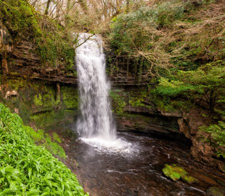 Téléchargez les photos : Glencar Waterfall, Devils Chimney. Comté de Leitrim, Irlande - en image libre de droit