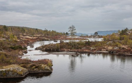 Téléchargez les photos : Cascade de Skrelifallan environs, Skrelia, Lyngdal, Norvège - en image libre de droit