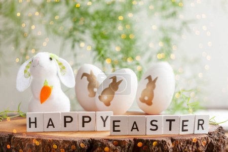 Feliz Pascua decoración blanca lindo banny y huevos de Pascua 