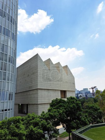 Foto de Ciudad de México, México - 19 de julio de 2023: El Museo Jumex es la principal plataforma de acción de la Fundación Jumex Arte Contemporaneo, dedicada al Arte Contemporáneo, un laboratorio de experimentación e innovación - Imagen libre de derechos