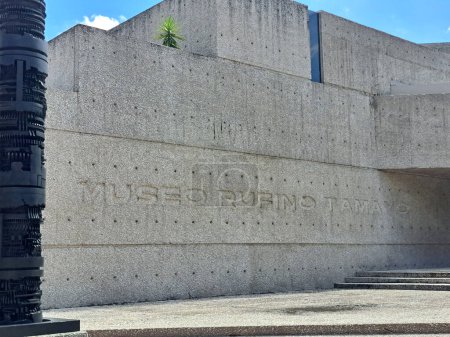 Téléchargez les photos : Mexico, Mexique - 2 août 2023 : Le Musée Rufino Tamayo à l'intérieur de la Bosque de Chapultepec présente l'art moderne et contemporain national et international - en image libre de droit