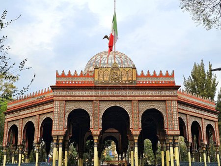 Téléchargez les photos : Mexico, Mexique - 31 janv.2024 : Kiosque mauresque dans l'Alameda, dans le quartier de Santa Mara la Ribera, dans le style néo-mudéjar artistique et architectural - en image libre de droit