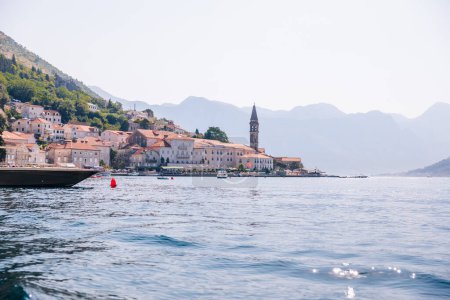 Foto de Ciudad histórica de Perast en Bahía de Kotor en verano, Montenegro - Imagen libre de derechos