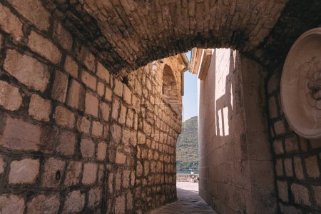 Téléchargez les photos : Ancienne forteresse passage étroit en Croatie - en image libre de droit