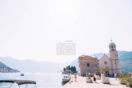 Foto de Iglesia de Nuestra Señora de las Rocas cerca de Perast, Kotor Bay, Montenegro. Perast, Montenegro, 27 de agosto de 2019 - Imagen libre de derechos