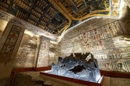 Erstaunliche Details und Sarg im Grab von Ramses V. und VI. im Tal der Könige bei Luxor, Ägypten