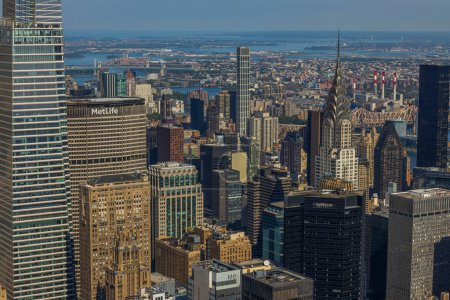Foto de Vista panorámica aérea del paisaje sobre Manhattan en un día brillante. Nueva York, Estados Unidos. 09.21.2022. - Imagen libre de derechos