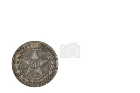 Foto de Vista de cerca de la parte frontal antigua moneda de plata soviética cincuenta centavos de 1922. Concepto numismático. Países Bajos. - Imagen libre de derechos