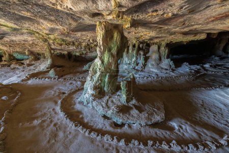 Schöne Innenansicht der Quadirikiri-Höhlen. Erstaunliche Naturlandschaften Hintergründe. Aruba. 