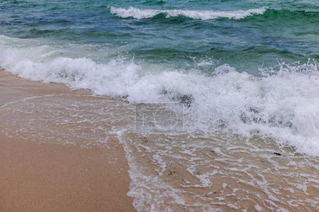 Herrlicher Anblick der Wellen des Atlantiks, die sanft auf die Sandstrände von Miami Beach, USA rollen.