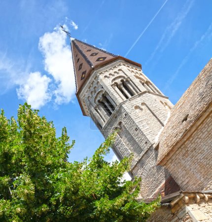 Foto de Pequeña iglesia católica rural en Borgoña, Francia - Imagen libre de derechos