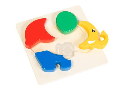 Pièces de puzzle éléphant pour un tout-petit, isolé