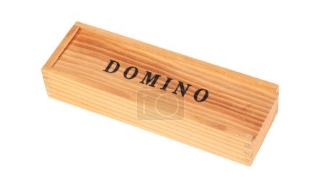 Domino-Schachtel aus Holz, isoliert auf weißem Hintergrund