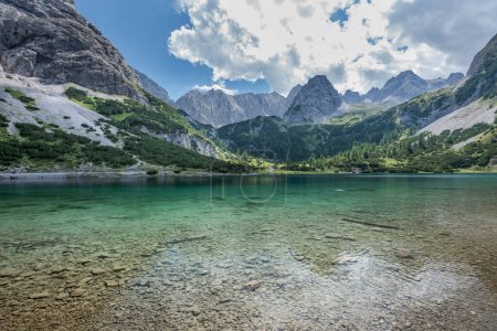 Le lac Seebensee, dans le Mieming Range, État du Tyrol, Autriche.