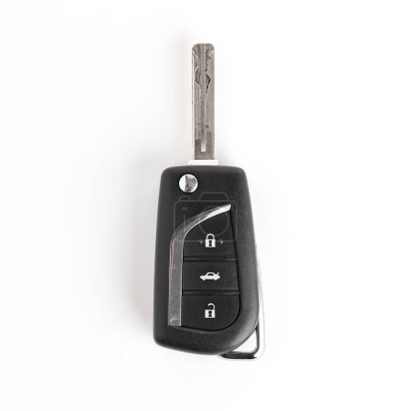 Téléchargez les photos : La clé de la voiture. Clé de voiture moderne de couleur noire sur fond blanc. - en image libre de droit