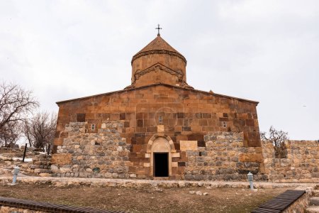 Foto de Isla Akdamar en Van Lake. Van, Turquía. La Catedral de la Santa Cruz en la isla de Akdamar, en el lago Van en el este de Turquía. - Imagen libre de derechos