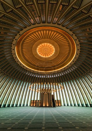 Foto de Aeropuerto de Estambul Mezquita Ali Kuscu en Estambul, Turquía. La primera mezquita 'Leed Gold Certified' del mundo. Vista interior. - Imagen libre de derechos