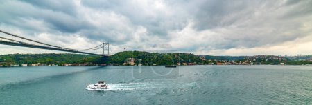 Téléchargez les photos : Istanbul, Turquie. Beau paysage de bosphore d'Istanbul. Vue du pont Fatih Sultan Mehmet. - en image libre de droit