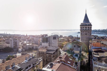 Téléchargez les photos : Tour Galata à Istanbul, Turquie. Vue aérienne de la tour Galata. - en image libre de droit