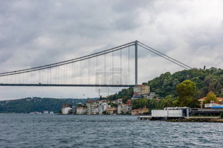 Téléchargez les photos : Istanbul, Turquie. Beau paysage de bosphore d'Istanbul. Vue du pont Fatih Sultan Mehmet. - en image libre de droit