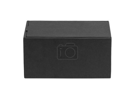 Téléchargez les photos : Boîte en carton noir isolée sur fond blanc. Conception de maquette de boîte. - en image libre de droit