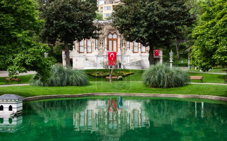Téléchargez les photos : Kiosque de cérémonie des pavillons Ihlamur. Besiktas, Istanbul, Turquie. Il a été construit à l'époque ottomane, est ouvert aux visiteurs comme musée aujourd'hui
. - en image libre de droit