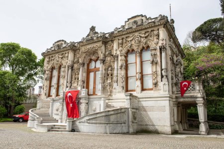 Feierlicher Kiosk der Ihlamur-Pavillons. Besiktas Istanbul, Türkei. Es wurde in der osmanischen Zeit erbaut und ist heute als Museum für Besucher geöffnet.
