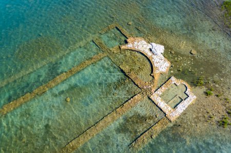Basilique sous-marine du lac d'Iznik. Bursa, Turquie. Basilique Saint-Néophyte. Drone shot.