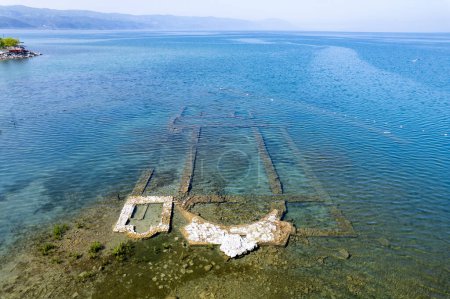 Unterwasser-Basilika im Iznik-See. Bursa, Türkei. Basilika des Heiligen Neophytos. Drohnenschuss.