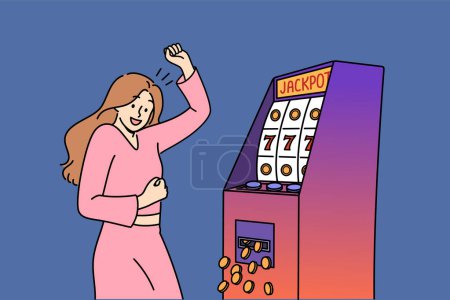 Frau gewann Jackpot in Spielautomat mit 777 auf dem Bildschirm, feiert Glück im Casino getestet. Spielautomat mit Geld verschüttet in der Nähe von Mädchen Urlaub in Las Vegas im Sommerurlaub.