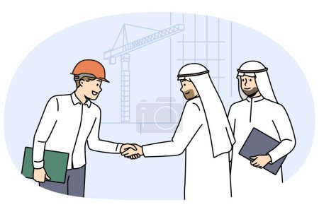 Poignée de main d'hommes d'affaires arabes et constructeur du bureau d'architecture debout près de la grue à tour. Directeur de l'entreprise internationale de construction fait affaire avec les investisseurs arabes