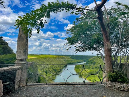 Foto de Vista del río desde Altos de Chavon en Casa De Campo, República Dominicana - Imagen libre de derechos