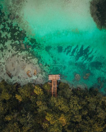 Foto de Vista aérea del dron de la laguna Weekuri Waikuri, Isla Sumba, Indonesia. Foto tomada en Indonesia - Imagen libre de derechos