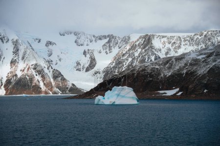 Foto de Glaciares y los icebergs de la Antártida y Groenlandia antártica. Calentamiento global y concepto de cambio climático. Icefjord Ilulissat y Ushuaia - Imagen libre de derechos