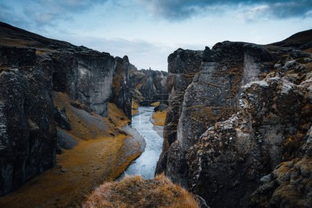 Berühmte Schlucht Fjadrargljufur in Island. Top-Touristenziel. Südosten Islands, Europa
