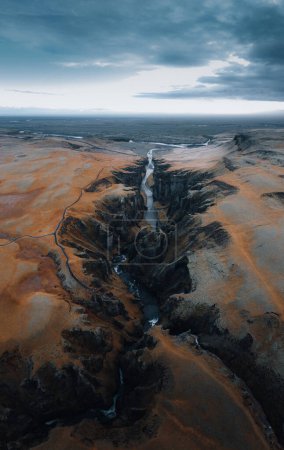 Foto de Famoso cañón de Fjadrargljufur en Islandia. Destino turístico superior. Sudeste de Islandia, Europa - Imagen libre de derechos