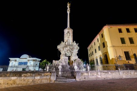 Téléchargez les photos : Monument baroque Triomphe de Saint Raphaël (San Rafael) à Cordoue, Andalousie, Espagne - en image libre de droit