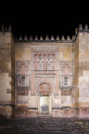 Téléchargez les photos : Mosquée Cathédrale de Cordoue, Espagne. la Grande Mosquée de Cordoue est l'une des plus anciennes structures encore debout depuis l'époque où les musulmans ont régné Al-Andalus. - en image libre de droit