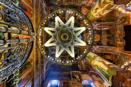 Téléchargez les photos : Moscou, Russie - Jan 27, 2022 : Cathédrale des Chandeliers de la Théotokos de Vladimir dans le monastère de Sretensky - en image libre de droit